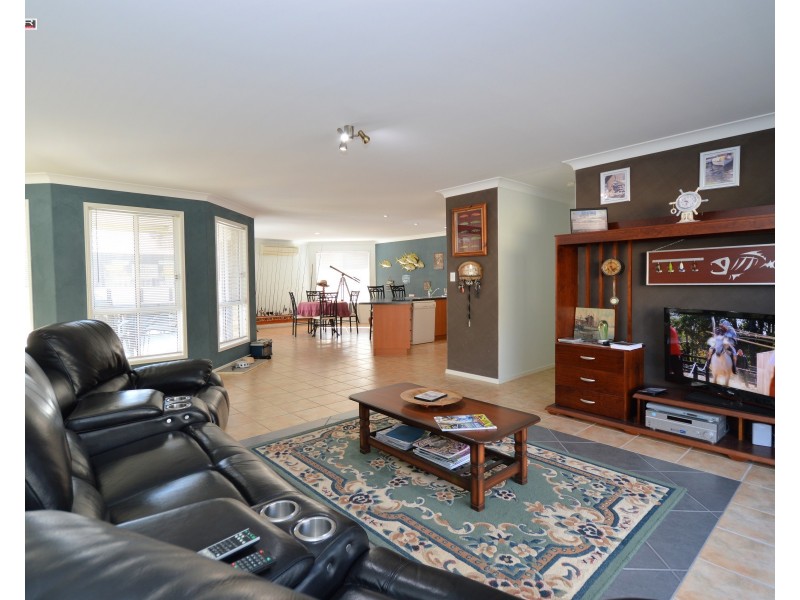 14 Lakeside Drive, Burrum Heads QLD 4659