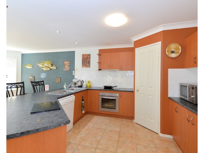 14 Lakeside Drive, Burrum Heads QLD 4659