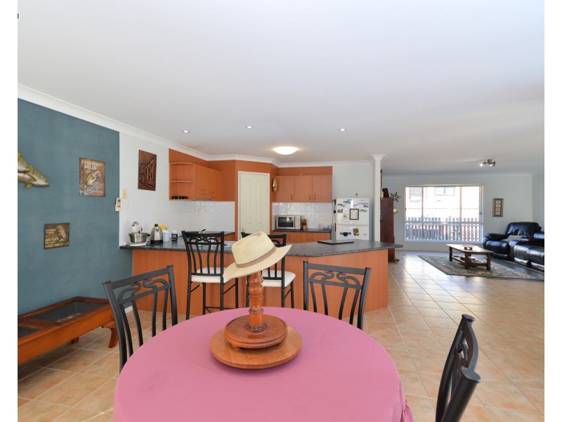 14 Lakeside Drive, Burrum Heads QLD 4659