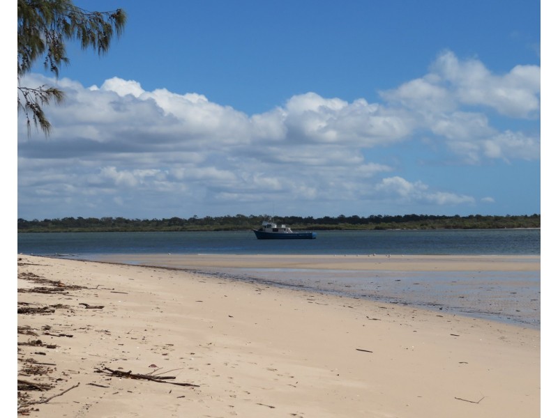 14 Lakeside Drive, Burrum Heads QLD 4659