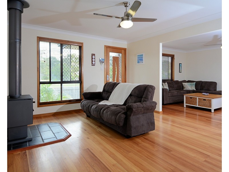 16 Lakeside Drive, Burrum Heads QLD 4659