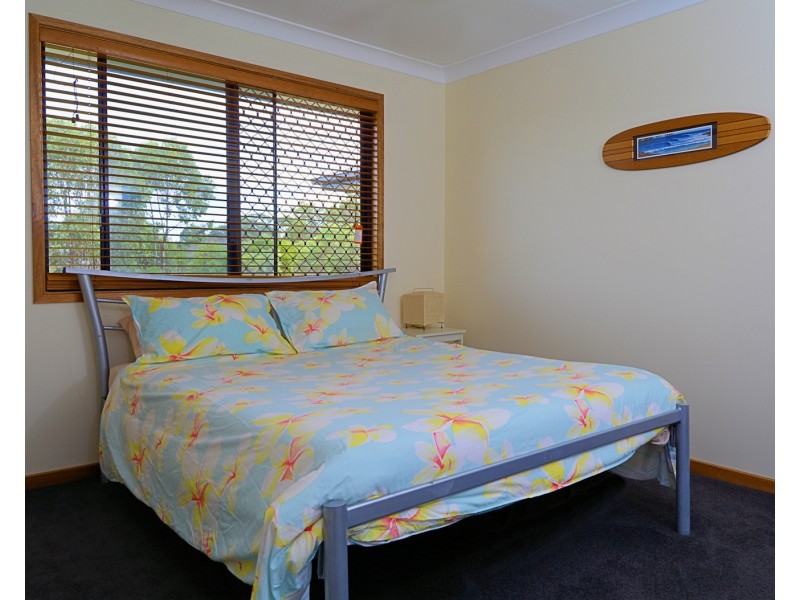 16 Lakeside Drive, Burrum Heads QLD 4659