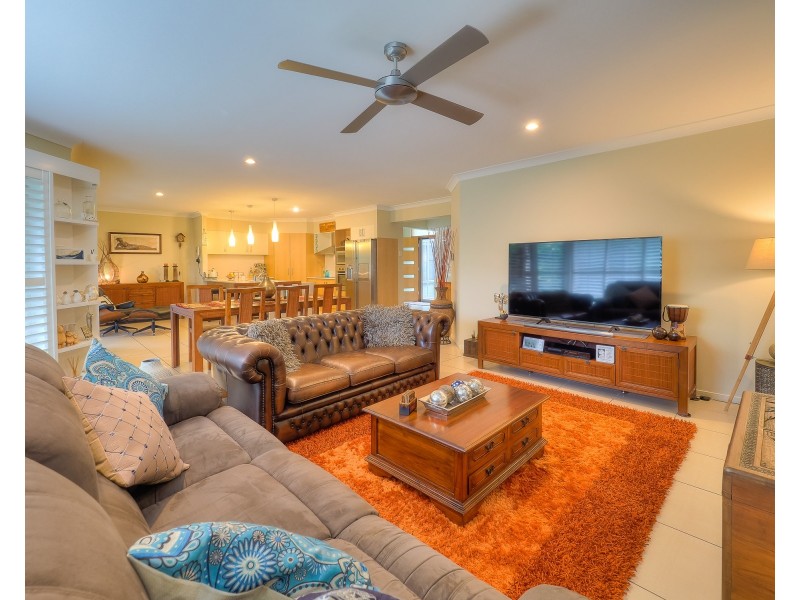 13 Fulmar Court, Burrum Heads QLD 4659