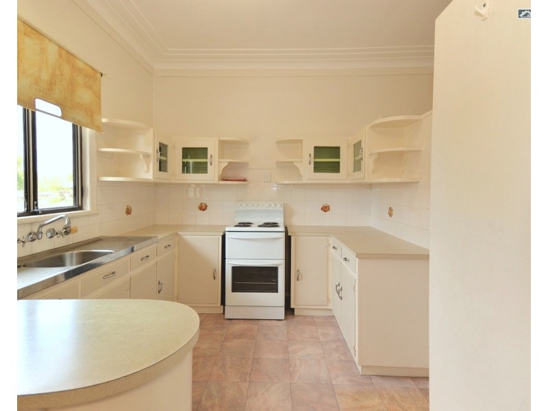 8 East Street, Howard QLD 4659