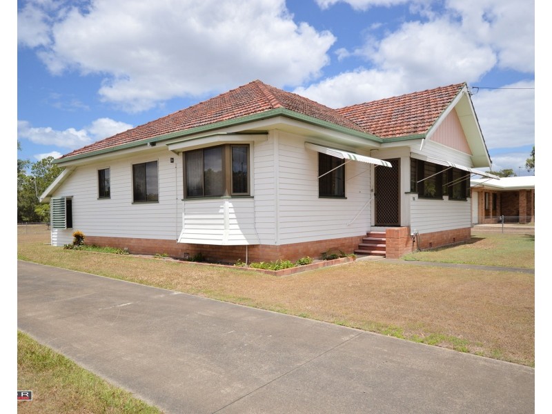 8 East Street, Howard QLD 4659