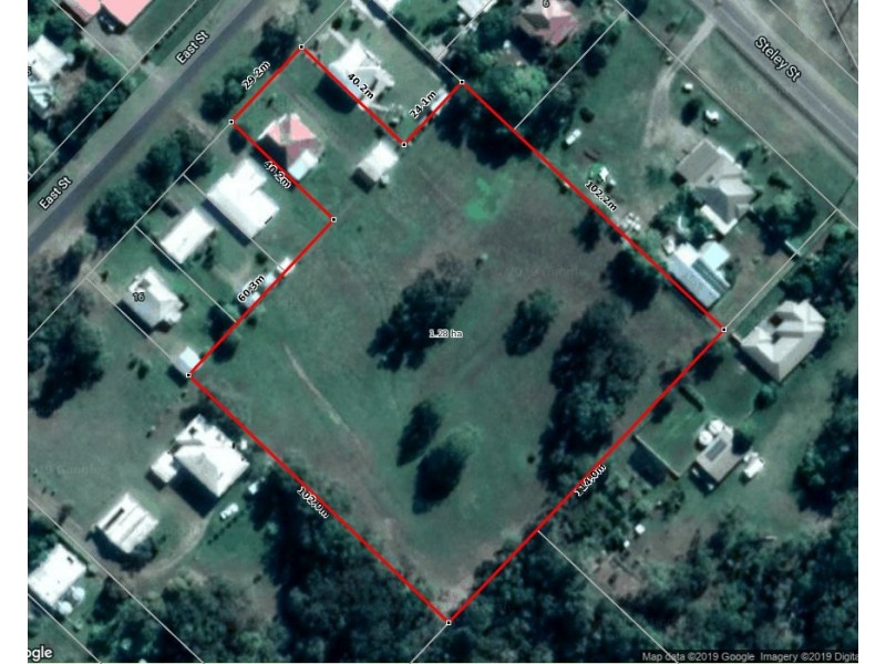 8 East Street, Howard QLD 4659