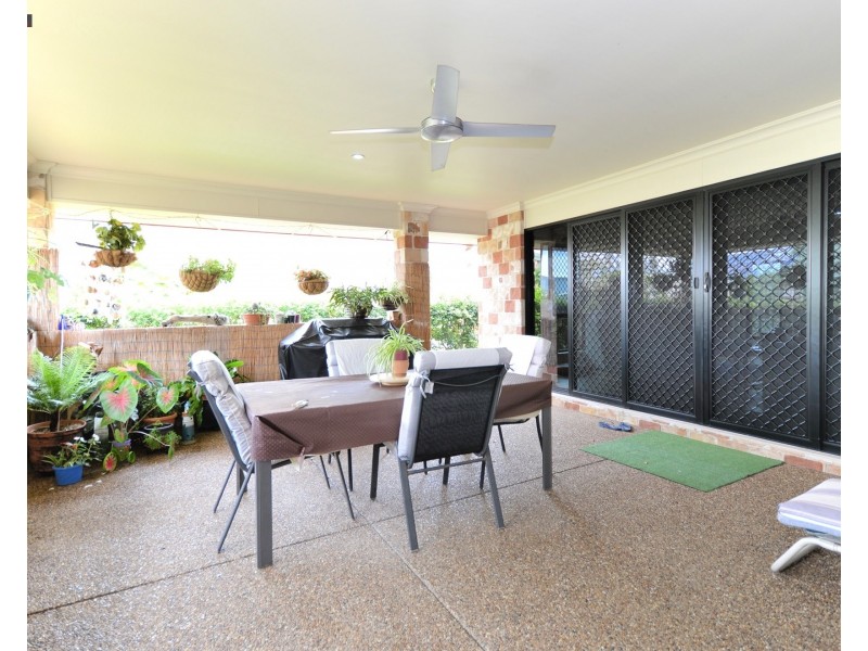 1 Eds Place, Burrum Heads QLD 4659