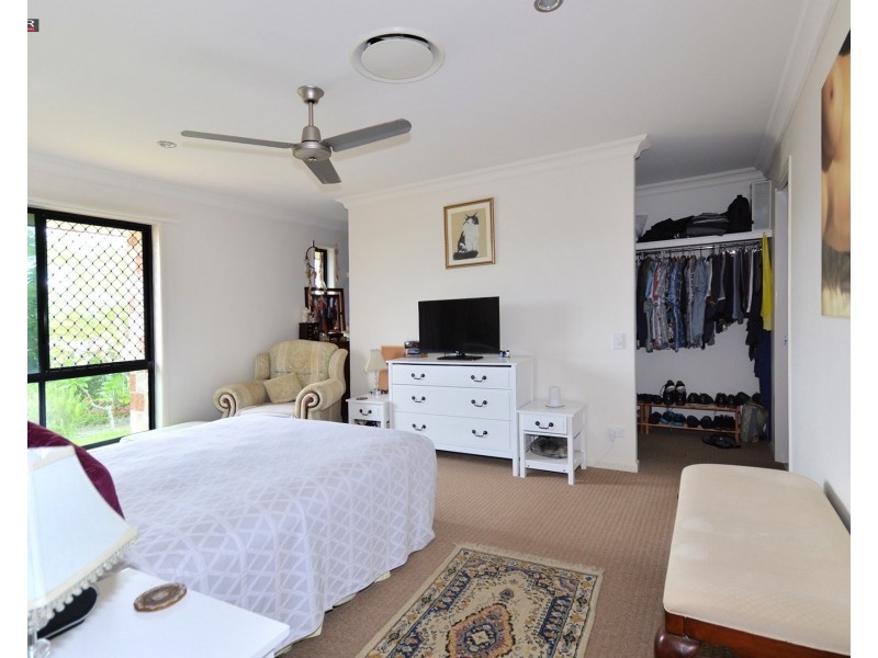 1 Eds Place, Burrum Heads QLD 4659