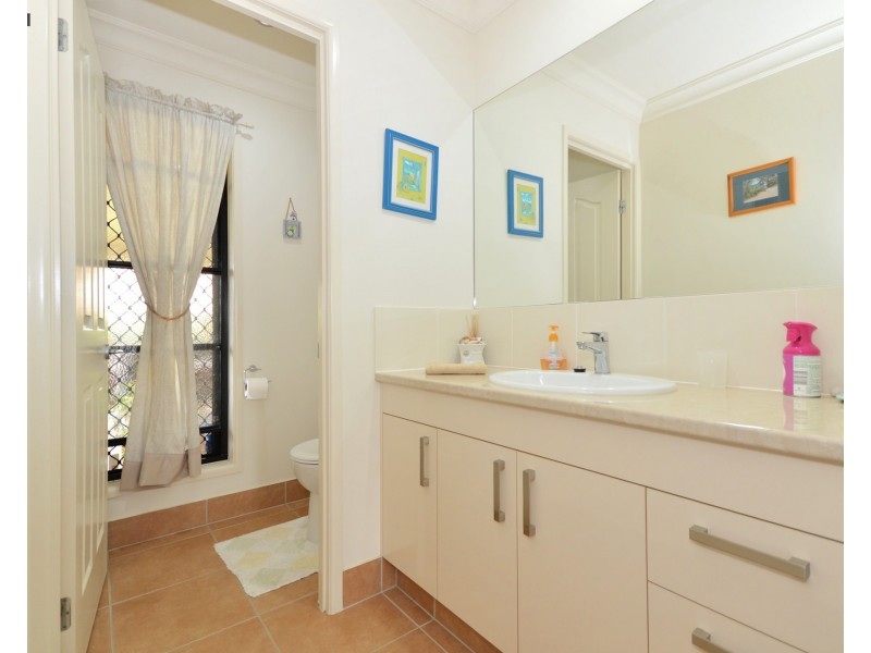 1 Eds Place, Burrum Heads QLD 4659
