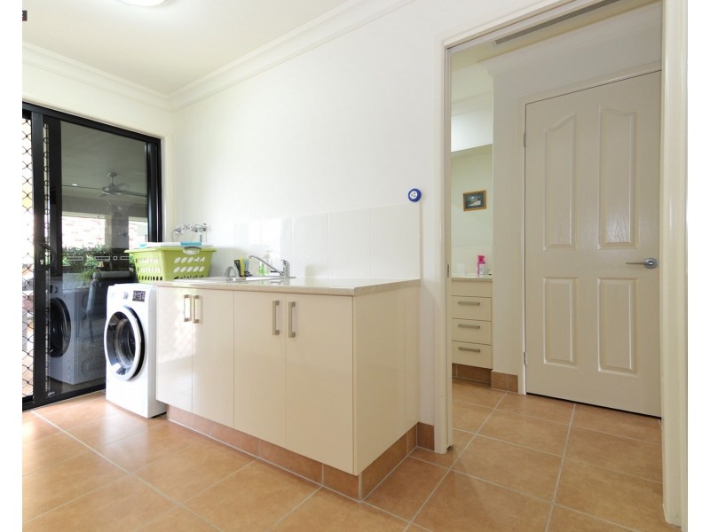 1 Eds Place, Burrum Heads QLD 4659
