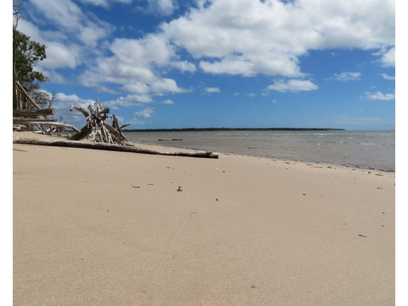 5 Fulmar Court, Burrum Heads QLD 4659