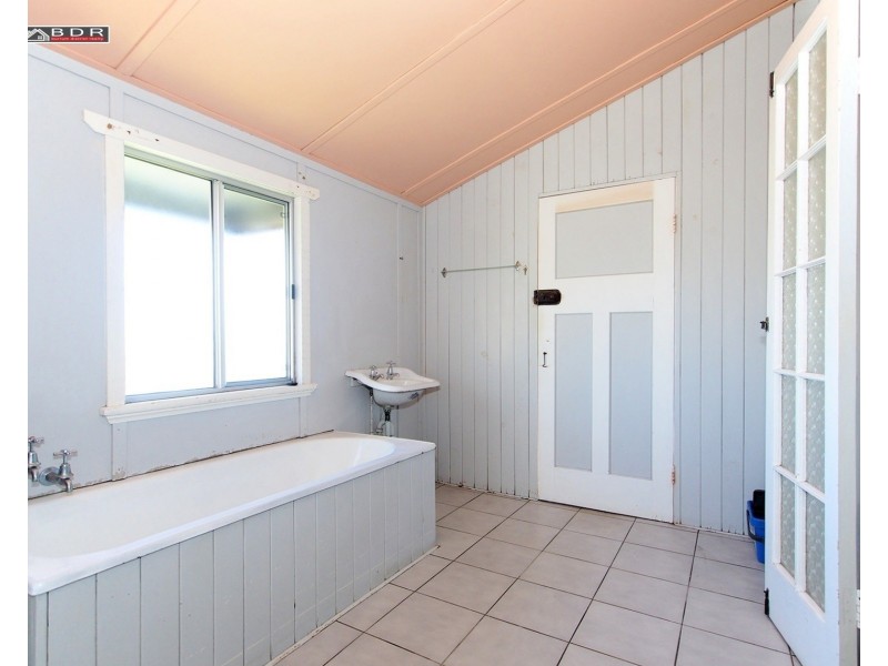 12 South Union St, Torbanlea QLD 4662