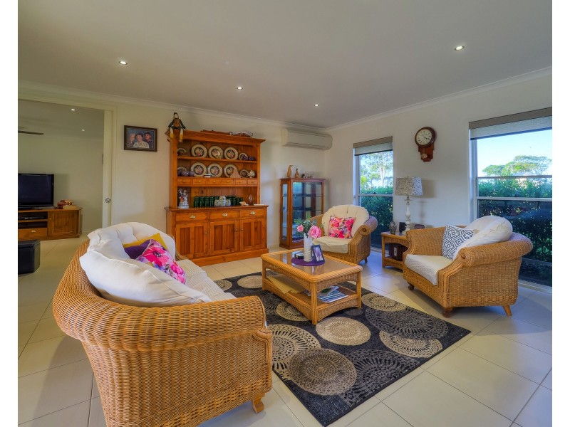 17 Majestic Crt, Burrum Heads QLD 4659