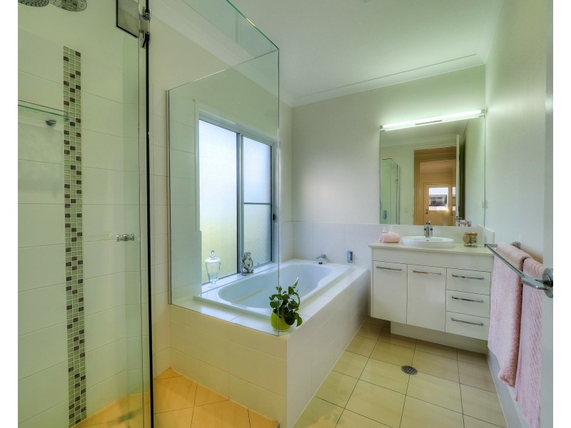 17 Majestic Crt, Burrum Heads QLD 4659