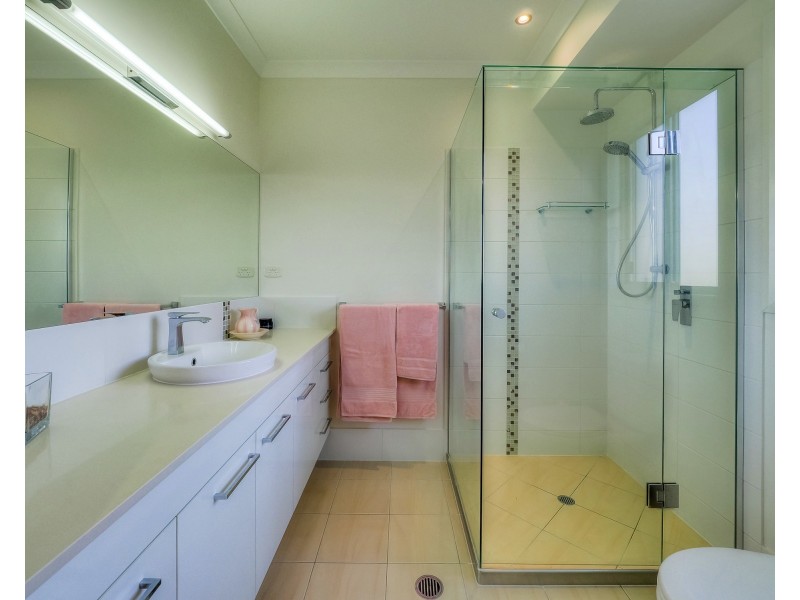 17 Majestic Crt, Burrum Heads QLD 4659