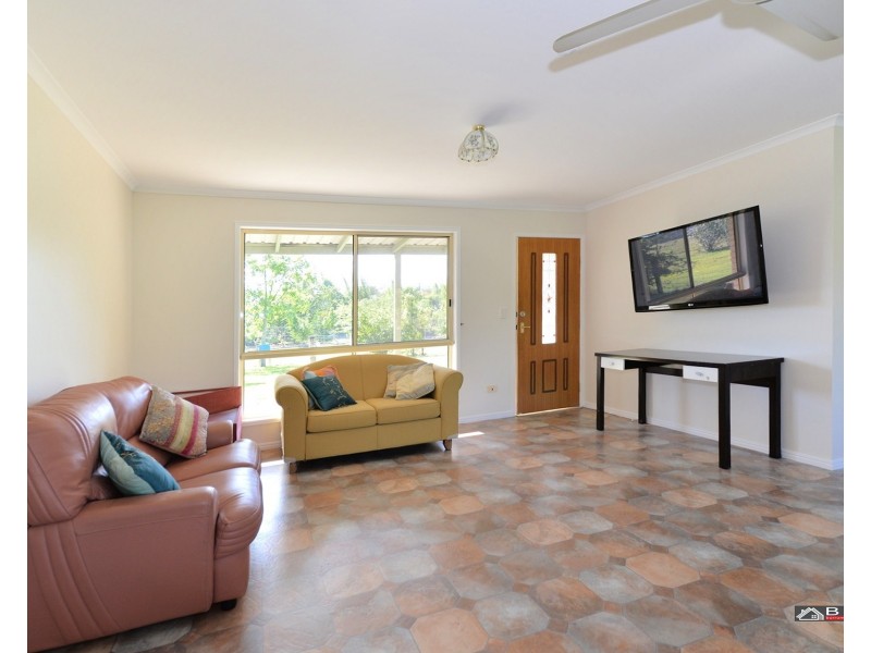 12 Robert Street, Torbanlea QLD 4662