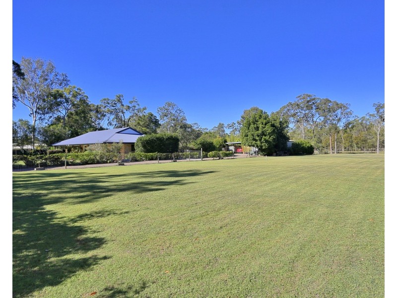 34 East Street, Howard QLD 4659