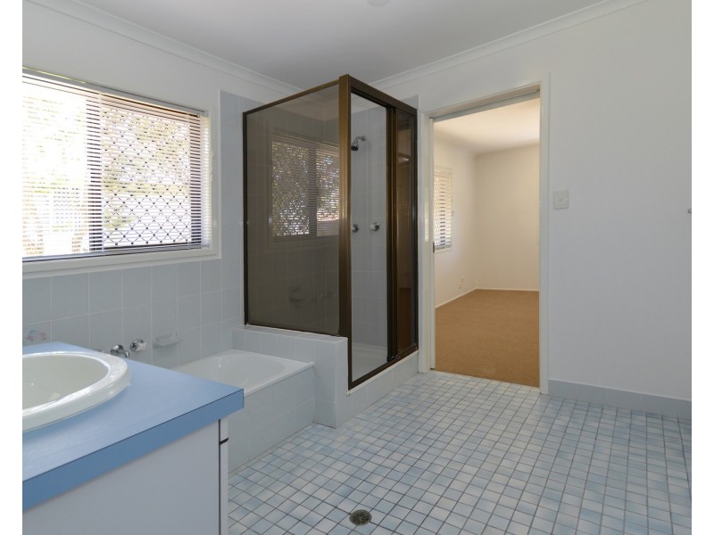 23 Howard St, Burrum Heads QLD 4659