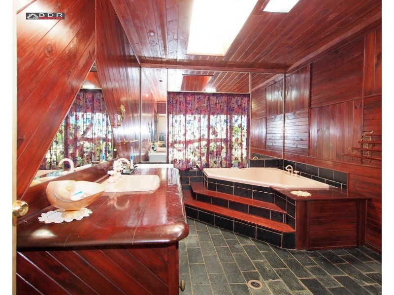 11 Island Close, Pacific Haven QLD 4659