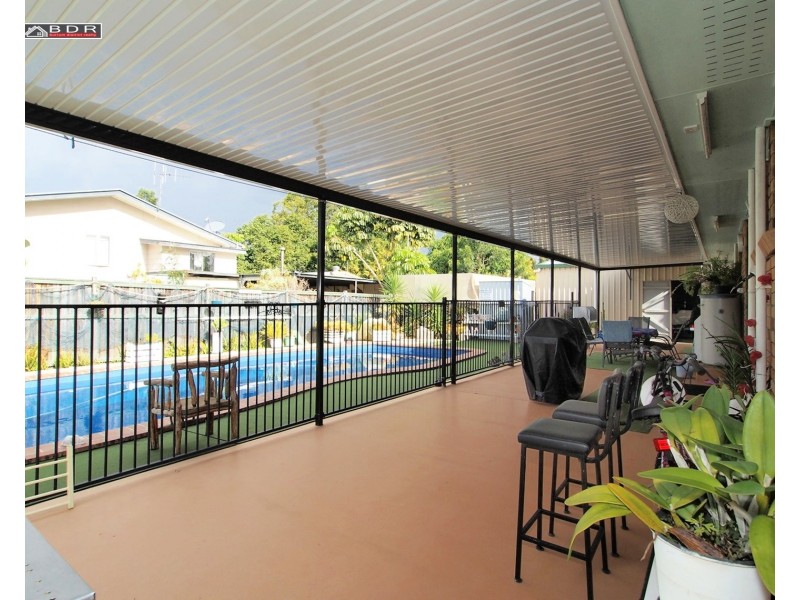 8 Robertson St, Torbanlea QLD 4662
