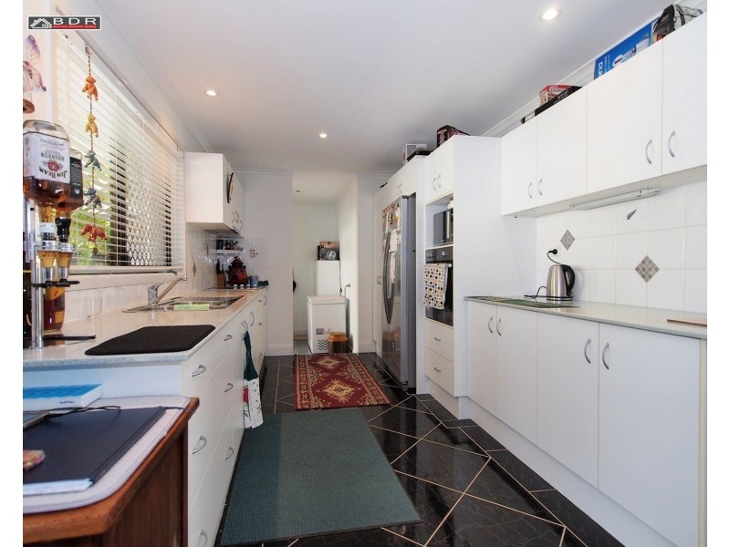 8 Robertson St, Torbanlea QLD 4662