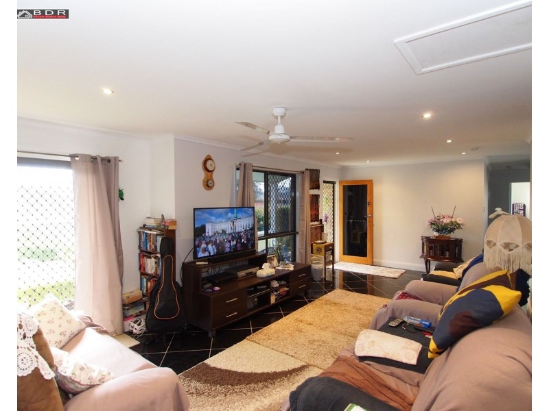 8 Robertson St, Torbanlea QLD 4662