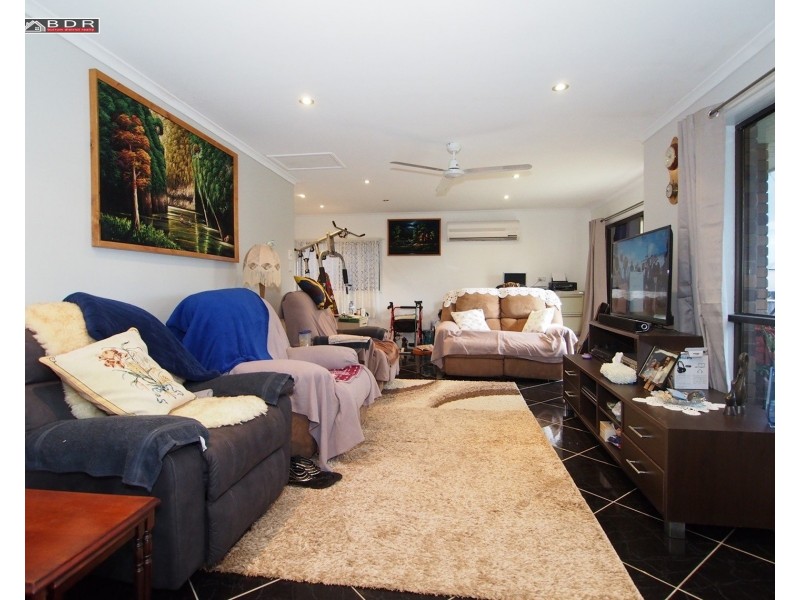 8 Robertson St, Torbanlea QLD 4662