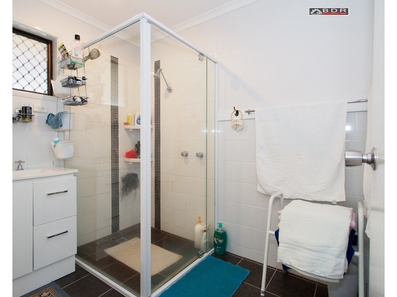 8 Robertson St, Torbanlea QLD 4662