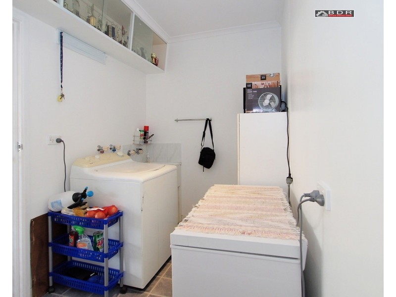 8 Robertson St, Torbanlea QLD 4662