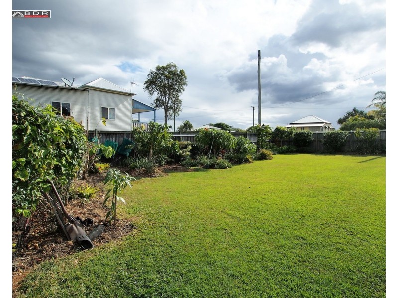 8 Robertson St, Torbanlea QLD 4662