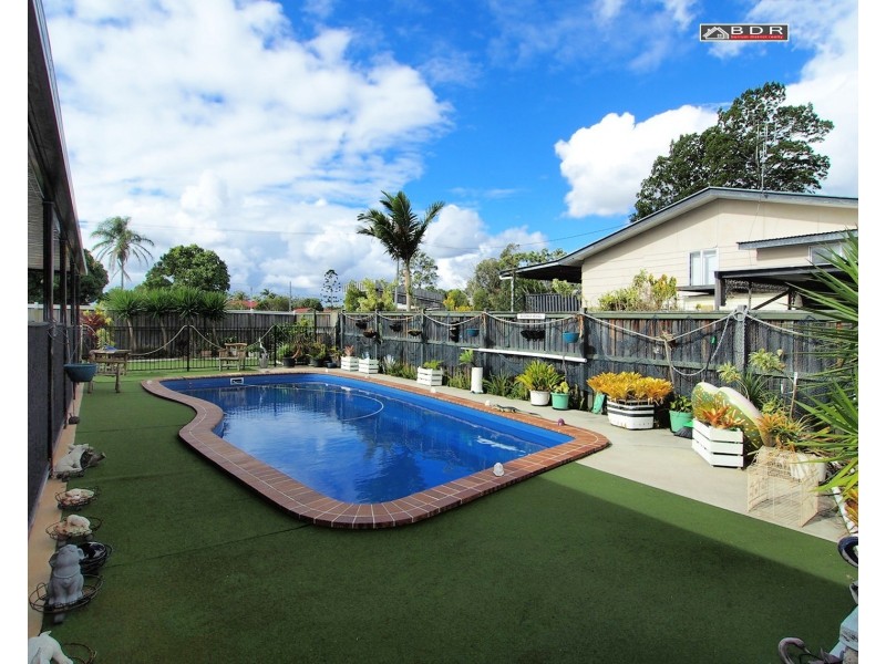 8 Robertson St, Torbanlea QLD 4662