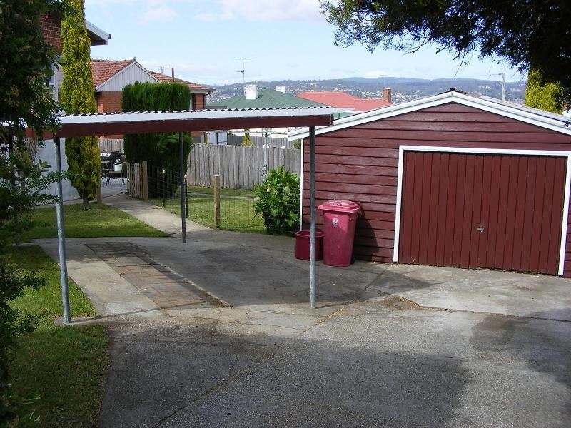 1 Helenwood Grove, Newnham TAS 7248