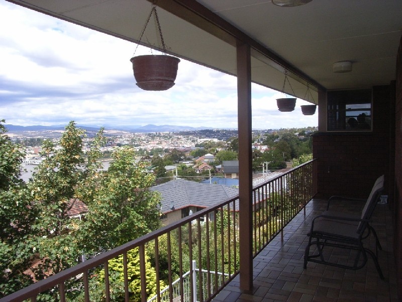 14 Whitford Grove, Trevallyn TAS 7250