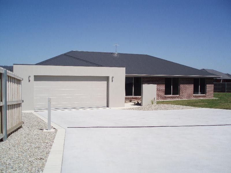 5 Adloch Place., Newnham TAS 7248