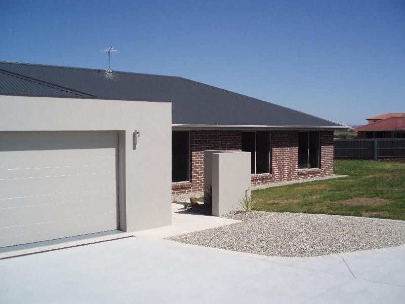 5 Adloch Place., Newnham TAS 7248