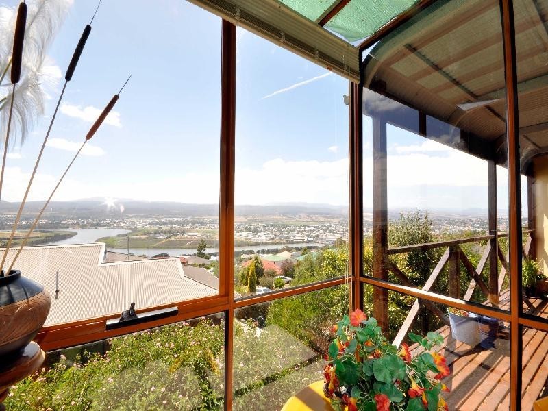 11 Lachlan Parade, Trevallyn TAS 7250