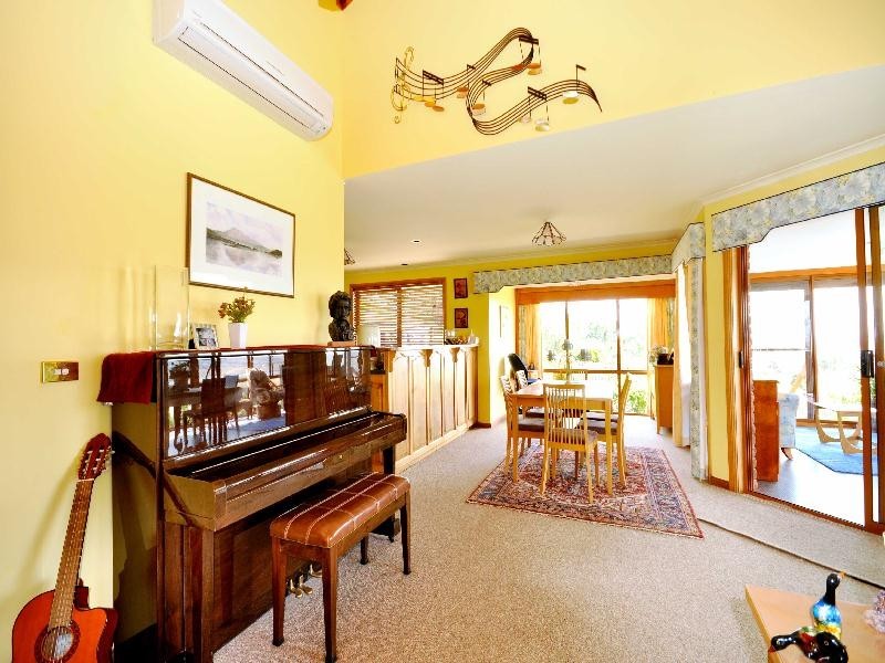 11 Lachlan Parade, Trevallyn TAS 7250