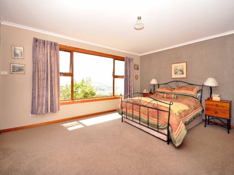 11 Lachlan Parade, Trevallyn TAS 7250