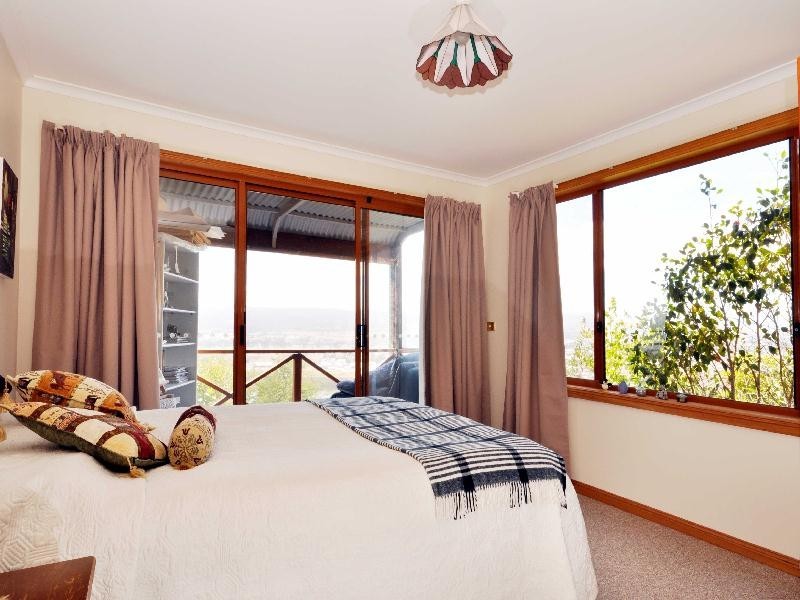 11 Lachlan Parade, Trevallyn TAS 7250