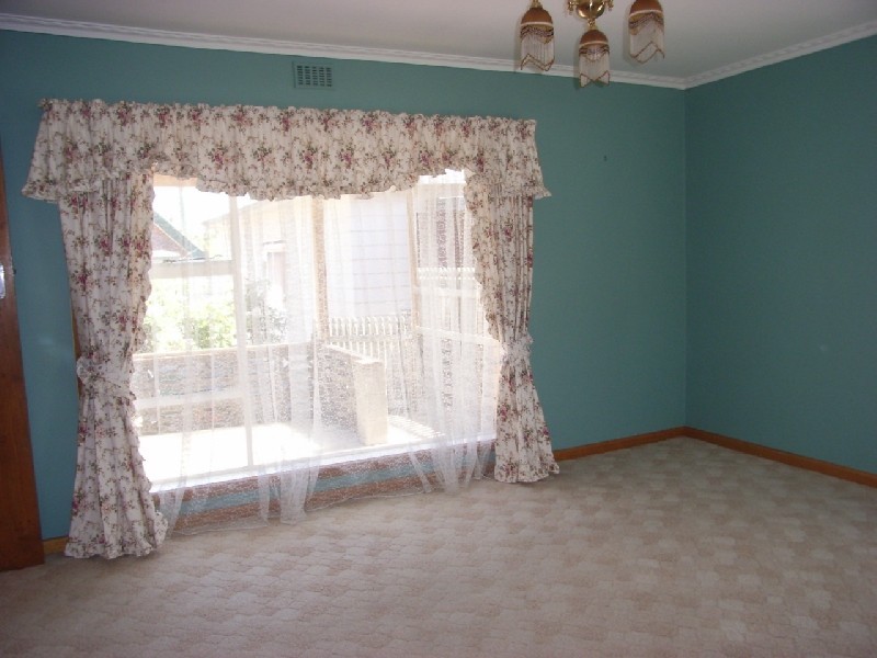 8 Station Road, St Leonards TAS 7250