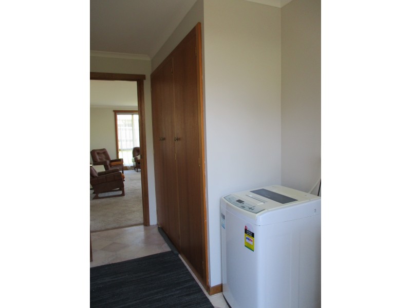 2/45 Parklands Parade, Newnham TAS 7248