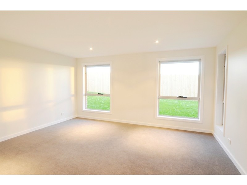 3 Statesman Place, Newnham TAS 7248
