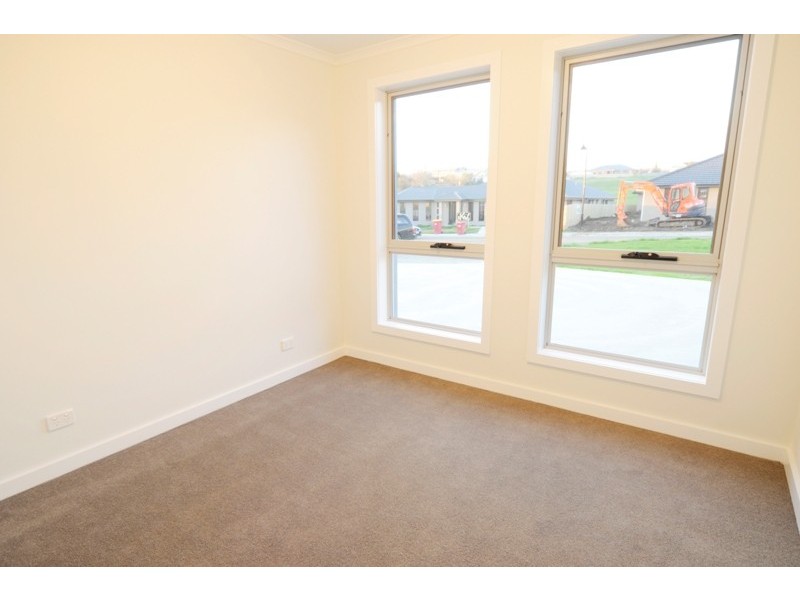 3 Statesman Place, Newnham TAS 7248