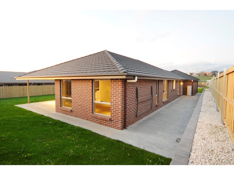 3 Statesman Place, Newnham TAS 7248