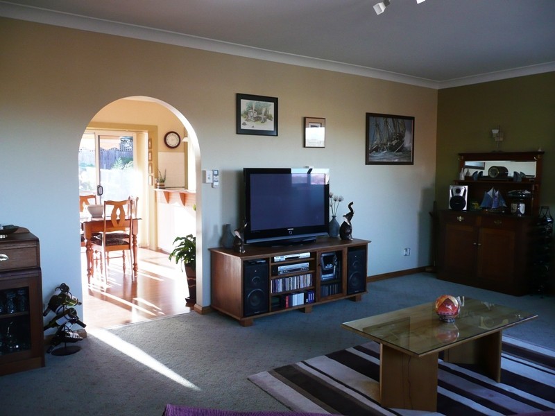 8 Chifley Street, Kings Meadows TAS 7249