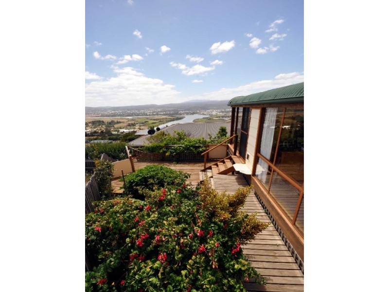 11 Lachlan Parade, Trevallyn TAS 7250