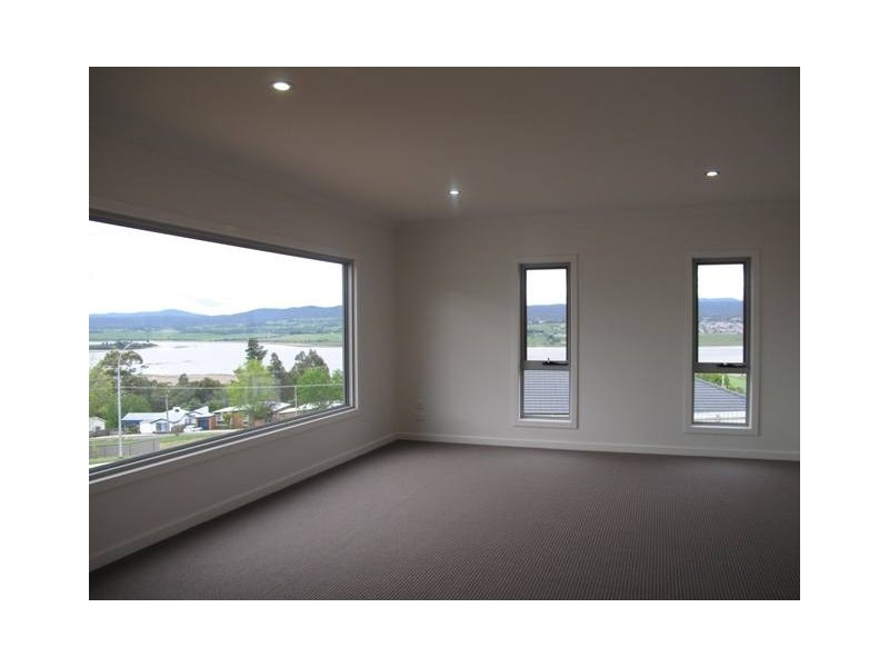 5 Carries Close, Riverside TAS 7250