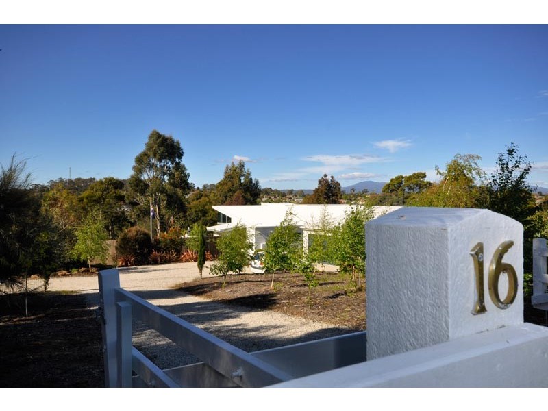 16 Kangara Place, Summerhill TAS 7250