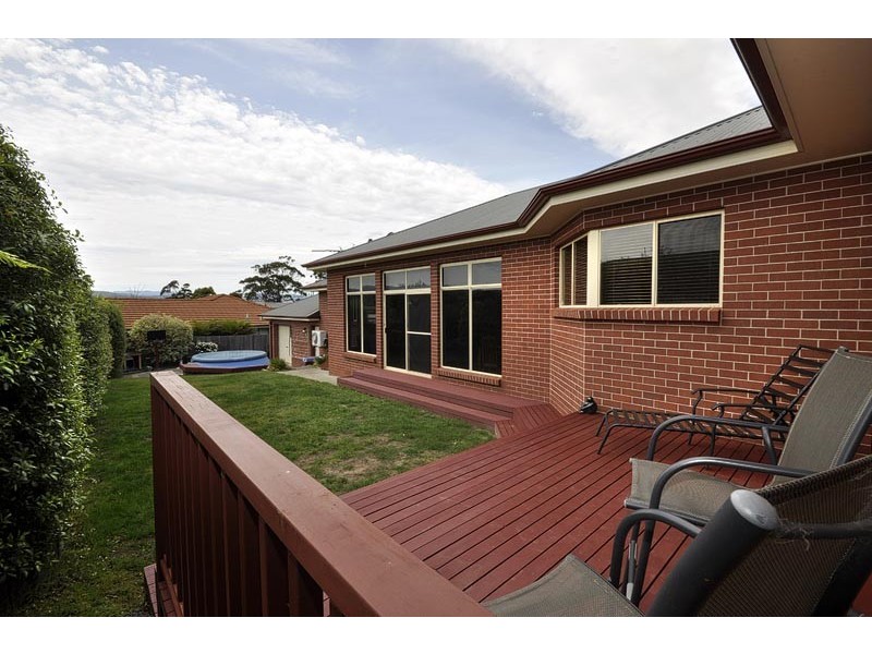 31 Benwerrin Crescent, Norwood TAS 7250