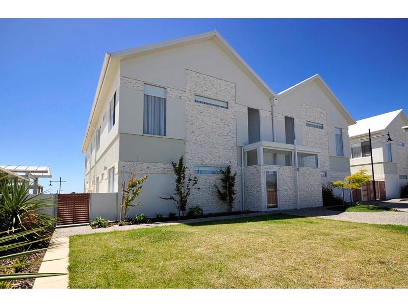 2/11 Adelaide Street, George Town TAS 7253